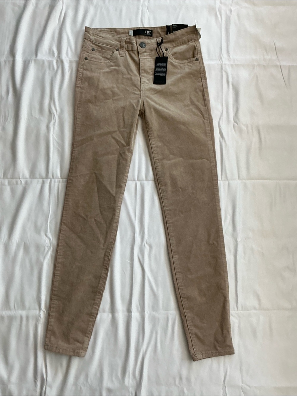 Kut from the Kloth Skinny Jeans in Taupe